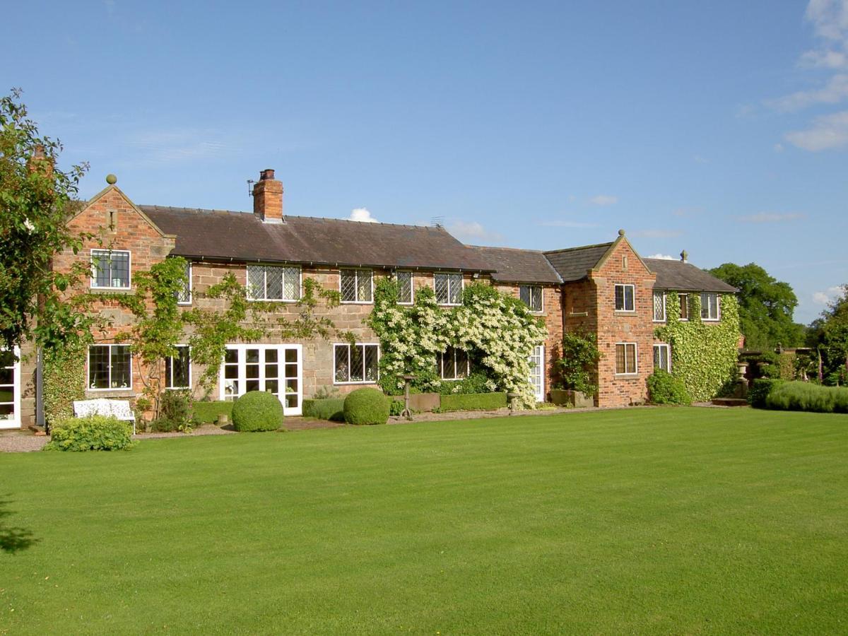 Bed and Breakfast Manor Farm Egerton Malpas  Экстерьер фото